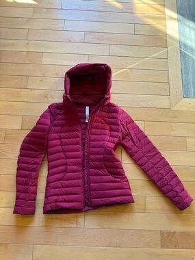 Lululemon Women's Hooded Packable Quilted Jacket - Berry